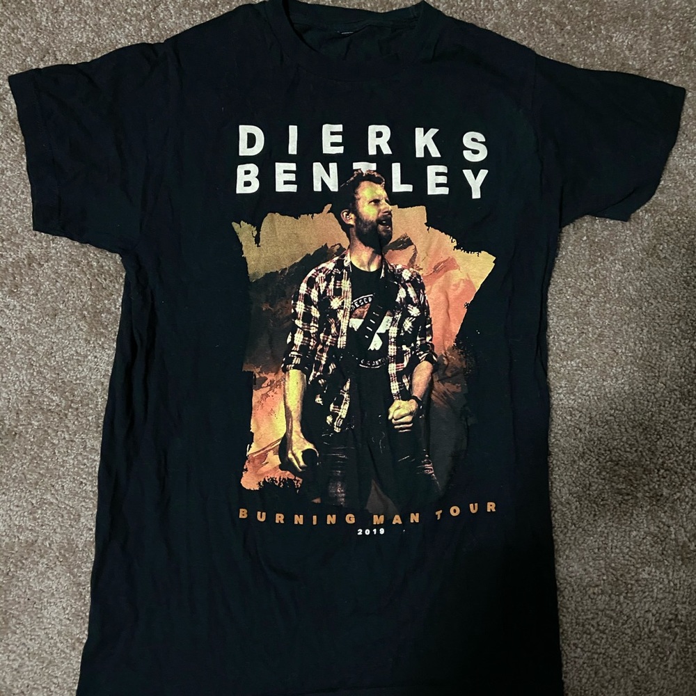 Dierks Bentley Concert Shirt!! Size: S. Colour: S